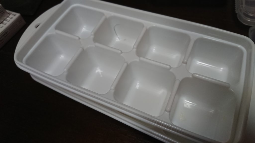 １００均の製氷皿