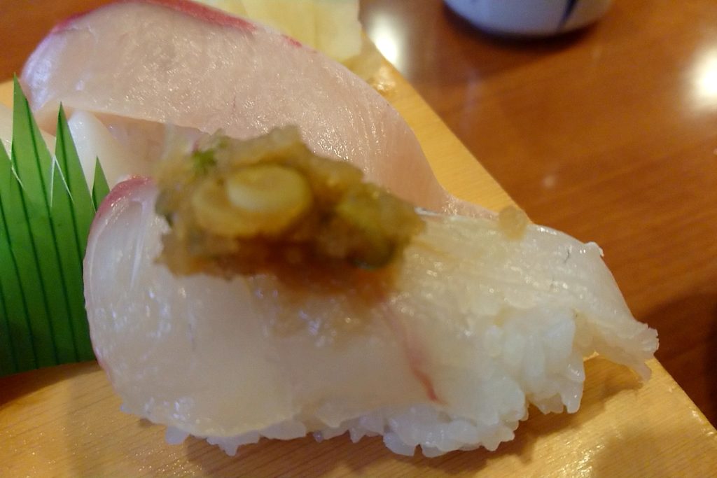 亀八寿司のヒラメ