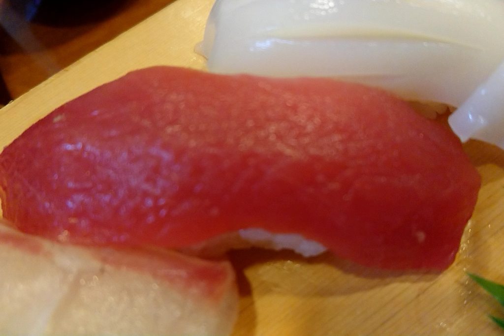 亀八寿司のマグロ